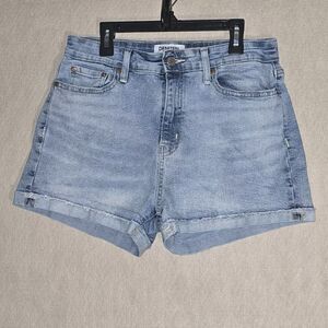 Denizen Levis Mom Shorts Womens Size 9, Rolled Up Hem, Light Wash Denim Jeans